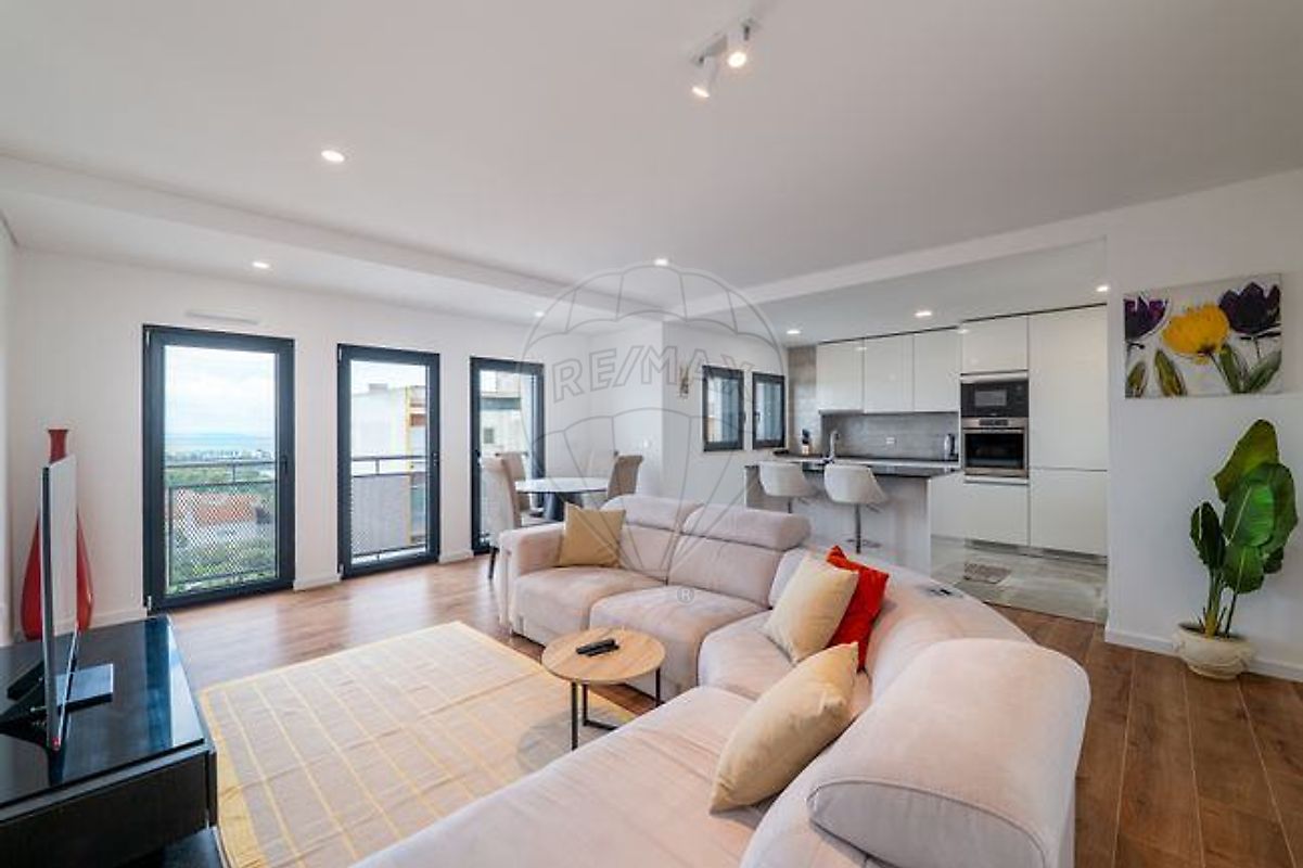 Apartamento T3 para arrendar em Loures